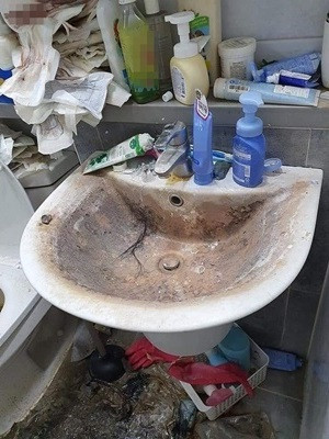 Chỉ vài bức ảnh nhưng đã lột tả được hết tất cả những gì bẩn thỉu nhất trên thế gian, đều hội tụ trong căn phòng này.