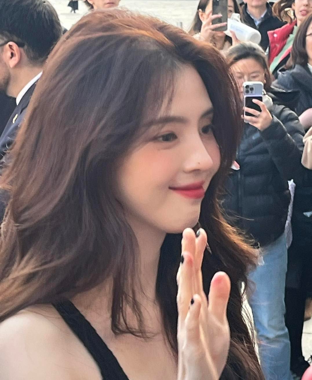 Trên các hội nhóm mê gái đẹp trên MXH, nhiều người để lại bình luận Han So Hee khiến fan phải trầm trồ khi đẹp lấn át cả nữ diễn viên đình đám Natalie Portman và "búp bê nước Mỹ" Anya Taylor-Joy.