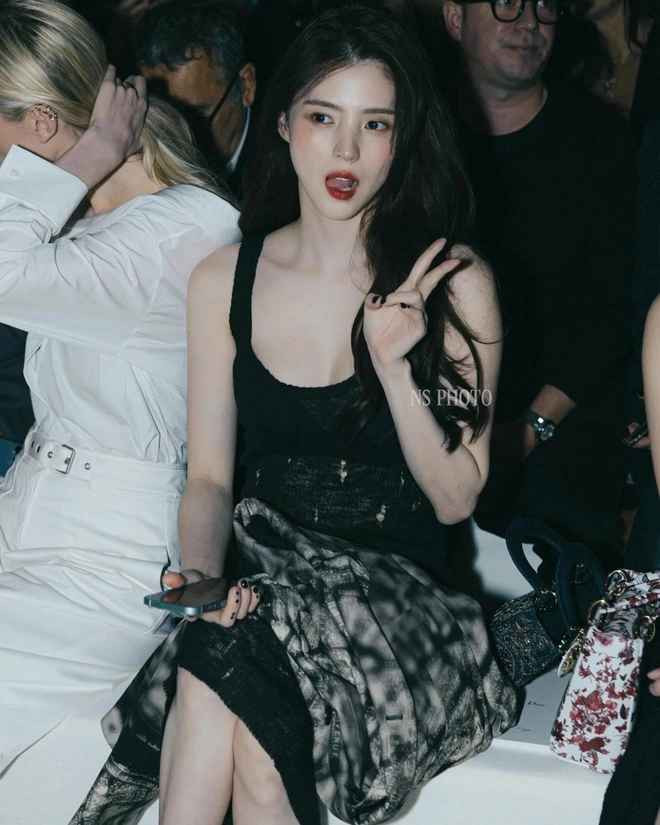 Han So Hee biến từng khoảnh khắc dự sự kiện trở thành tác phẩm nghệ thuật