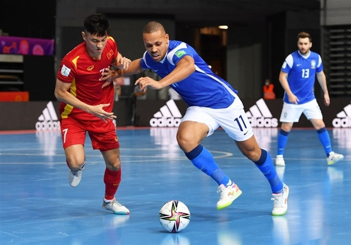 9 bàn thua đã cho thấy rất nhiều sai lầm của hàng thủ tuyển futsal Việt Nam. Chúng tôi theo người, kèm người không tốt, đặc biệt với tiền đạo của đối phương. Sau trận đấu này, toàn đội xem kỹ lại băng ghi hình để rút kinh nghiệm cho những trận đấu tới. Tôi tin là ở trận gặp Panama, tuyển futsal Việt Nam sẽ chơi tốt hơn". HLV đội tuyển futsal Việt Nam chia sẻ thêm.