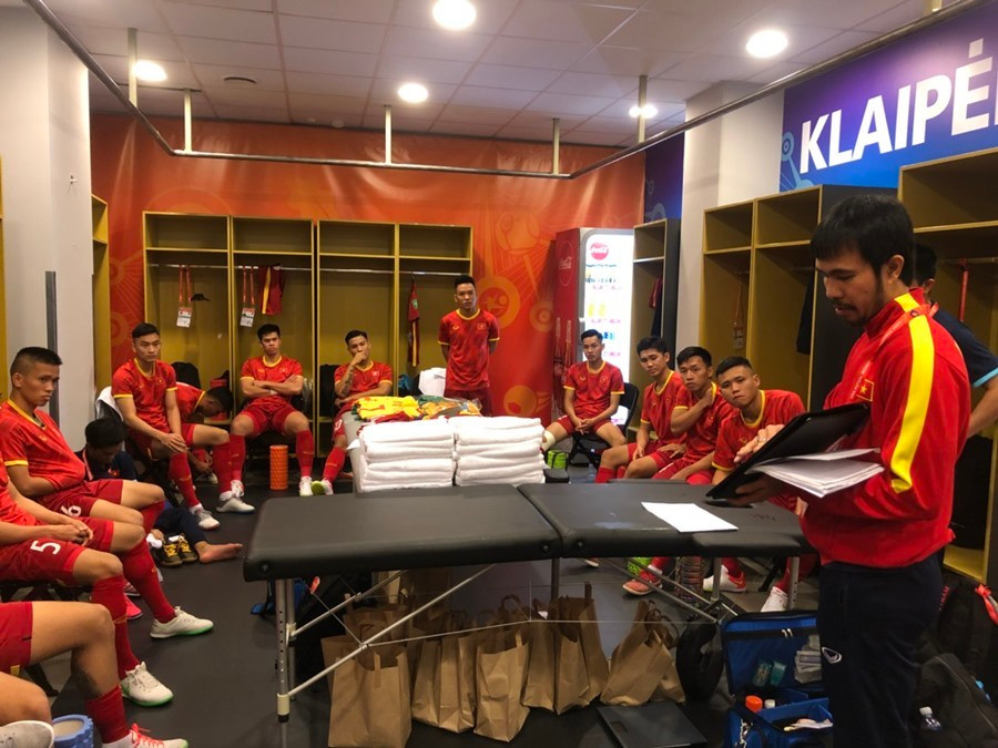 Trong khi đó, cầu thủ Văn Vũ cũng thừa nhận đây là trận hàng thủ tuyển futsal Việt Nam mắc nhiều sai sót nên cần phải khắc phục trước trận quyết đấu với Panama.