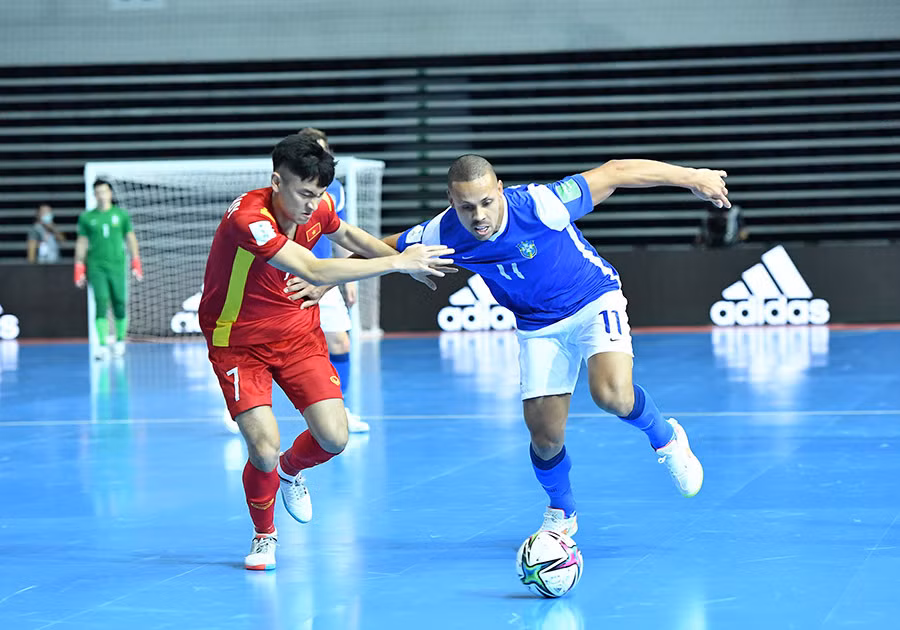 Thua Brazil là một kết quả được dự báo từ trước với tuyển futsal Việt Nam, nhưng đội bóng áo đỏ cũng đã có một bàn thắng vào lưới đội bóng số 2 thế giới.