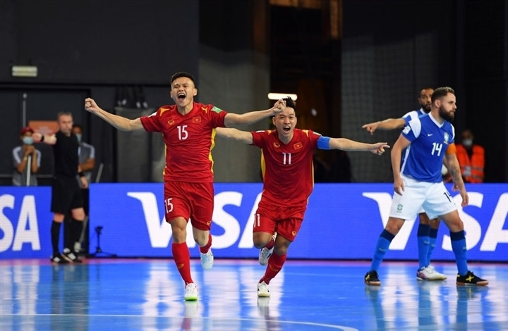 Trong khi đó, HLV Minh Giang nói: "Đây là trận đấu rất khó khăn với đội tuyển futsal Việt Nam. Chúng tôi không thể chơi phòng ngự tốt trước các cầu thủ có tốc độ, kỹ thuật của Brazil...