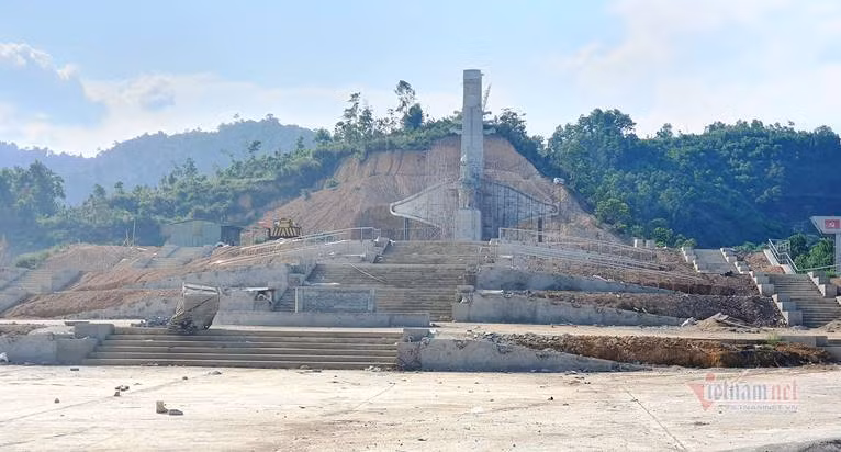 Huyen ngheo san ui ngon doi, xay tuong dai 14 ty-Hinh-8