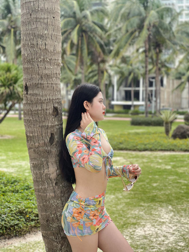 Cô gái Quảng Nam vốn có vóc dáng gầy gò, thiếu sức sống. Tuy nhiên, thời gian ở nhà tránh dịch COVID-19, Vũ Nhy tăng cân chóng mặt do ăn nhiều và hạn chế vận động.