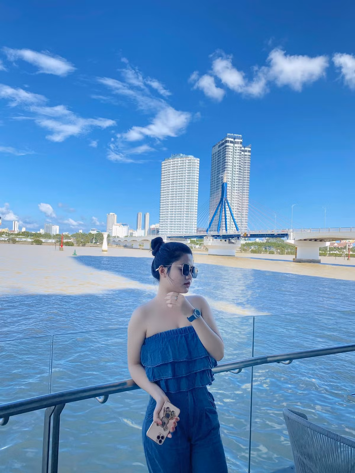 Vũ Nhy còn phải thay toàn bộ tủ quần áo vì không mặc vừa đồ cũ. Gặp quá nhiều khó khăn vì ngoại hình béo mập, cô quyết tâm ở nhà đóng cửa giảm cân.