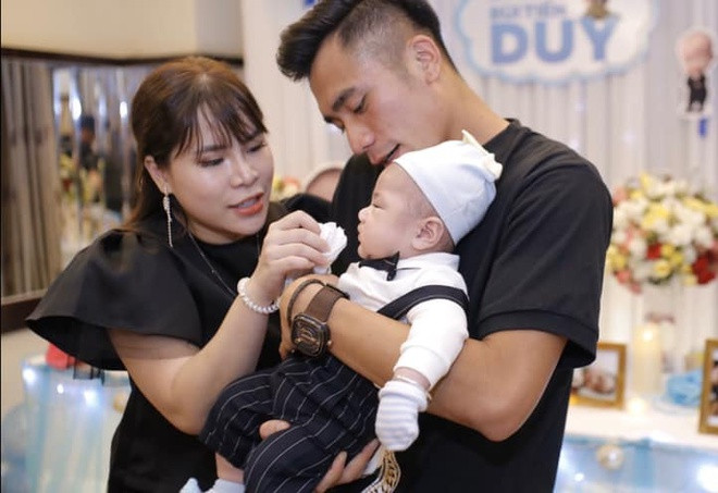 Tại vòng chung kết U23 châu Á 2018, cùng với anh trai Bùi Tiến Dũng, tiền vệ Bùi Tiến Dụng cũng nhận được sự quan tâm của nhiều người hâm mộ dù không có nhiều cơ hội ra sân. Tiền vệ sinh năm 1998 gây ấn tượng bởi ngoại hình nam tính, rắn rỏi.