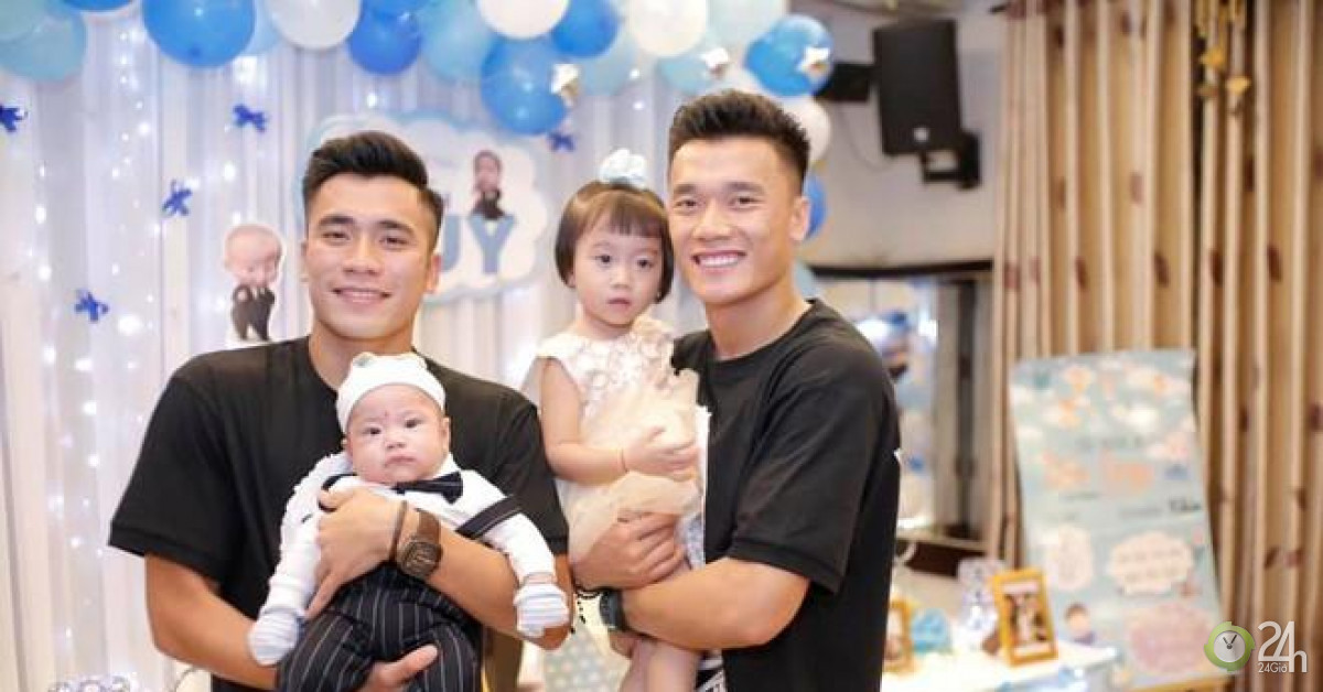 Là cầu thủ khá kín tiếng trong chuyện tình cảm, Tiến Dụng khiến nhiều người bất ngờ khi đăng loạt ảnh nhân dịp con trai tròn 3 tháng tuổi vào tháng 10 vừa qua. Nửa kia của anh là Mai Thùy Trinh, hiện sinh sống và kinh doanh tại TP HCM.