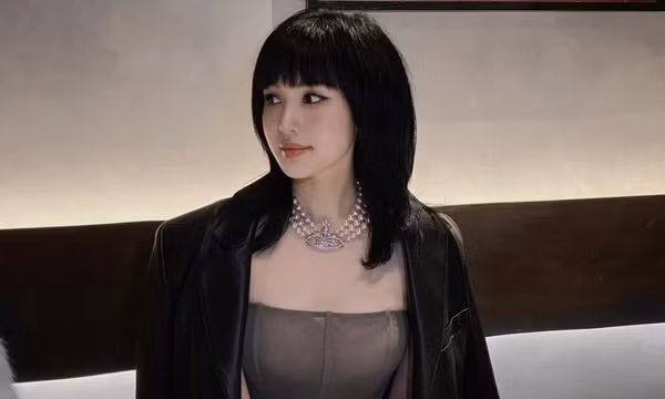 Tâm Tít tên thật là Phạm Thanh Tâm sinh năm 1989, sở hữu gương mặt vạn người mê và vóc dáng cân đối, quyến rũ.