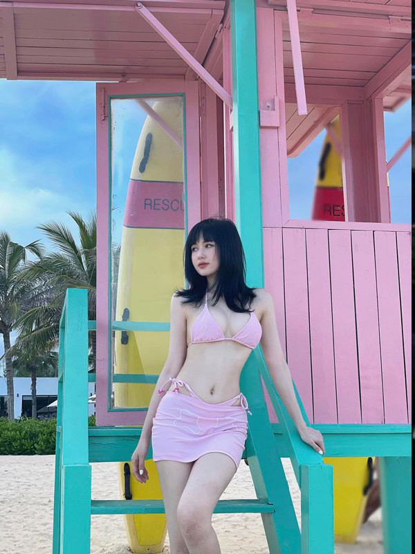 Với nhan sắc và tài năng của mình, người đẹp 8X từng đảm nhận nhiều vai trò như người mẫu, ca sĩ, diễn viên, MC.