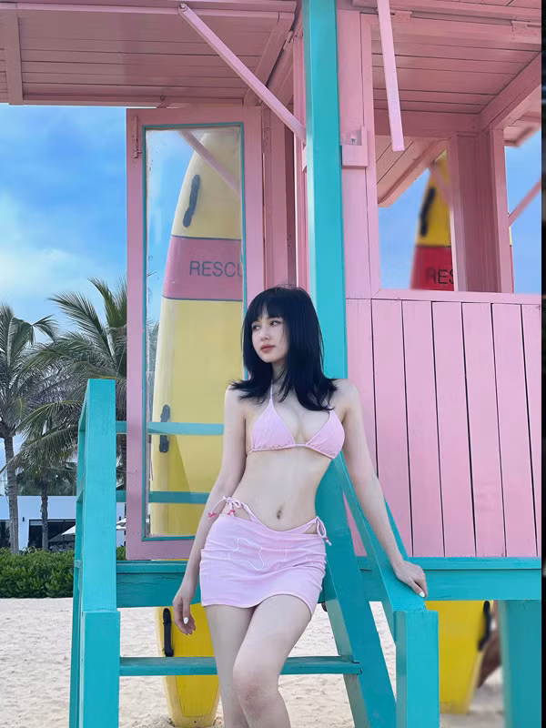 Với nhan sắc và tài năng của mình, người đẹp 8X từng đảm nhận nhiều vai trò như người mẫu, ca sĩ, diễn viên, MC.