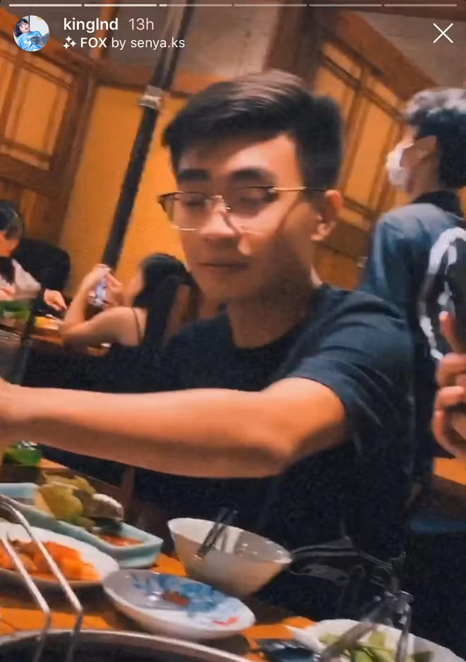 Streamer Linh Ngọc Đàm và Bụt từng có thời gian yêu đương mặn nồng. Tuy nhiên cả hai đã công khai chia tay hồi tháng 2 năm nay. Hậu chia tay, cả hai không hề có thái độ "cạch mặt" hay "không đội trời chung", ngược lại vẫn rất quan tâm, hỗ trợ lẫn nhau.