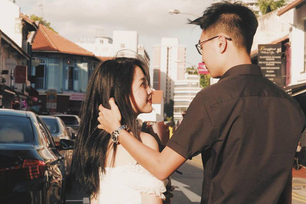 Ngay sau story ăn hàu, Linh Ngọc Đàm khoe hình ảnh một chiếc túi hiệu Gucci. Và đây là món quà đến từ chàng người yêu cũ tên Bụt.