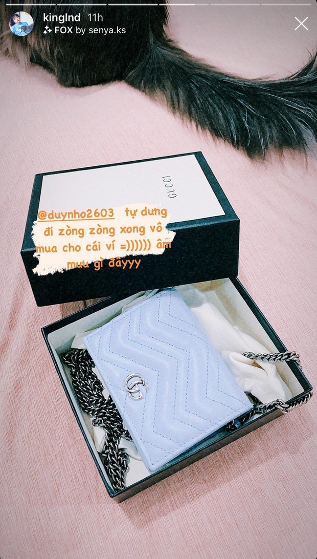 Mới đây, nữ streamer Linh Ngọc Đàm còn khoe hình ảnh đi ăn cùng người yêu cũ và được anh chàng tặng nguyên cái túi hiệu.