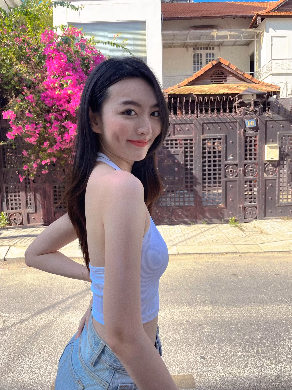 Nhiều người kì vọng, Xuân Mai hứa hẹn sẽ nổi bật hơn nữa trong showbiz Việt.