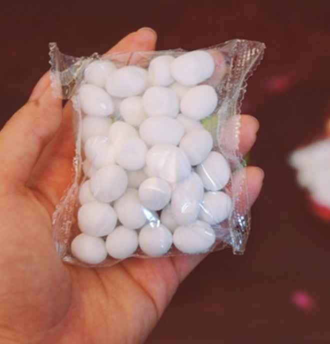 "Trứng chim" hay còn gọi là mứt lạc, từng được hội trẻ con "săn đón" mỗi mùa Tết đến cách đây cả chục năm.