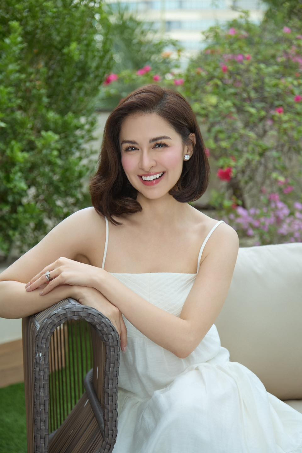 Marian Rivera sinh năm 1984, là một nữ diễn viên, người mẫu và ca sĩ người Philippines. Cô được biết đến nhiều nhất với các vai diễn trong các bộ phim truyền hình như Marimar, Dyesebel, Amaya và Encantadia.