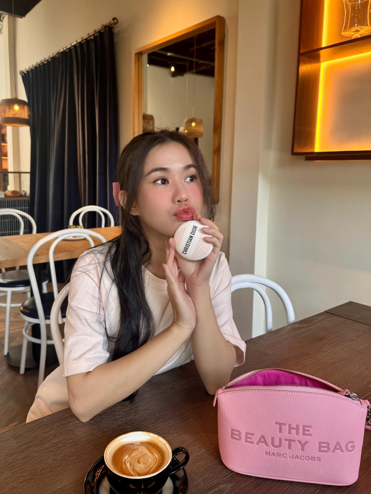 Bên cạnh đó, với nhan sắc xinh đẹp, Ngọc Thảo cũng từng là gương mặt quen thuộc trên các bìa báo dành cho tuổi teen.