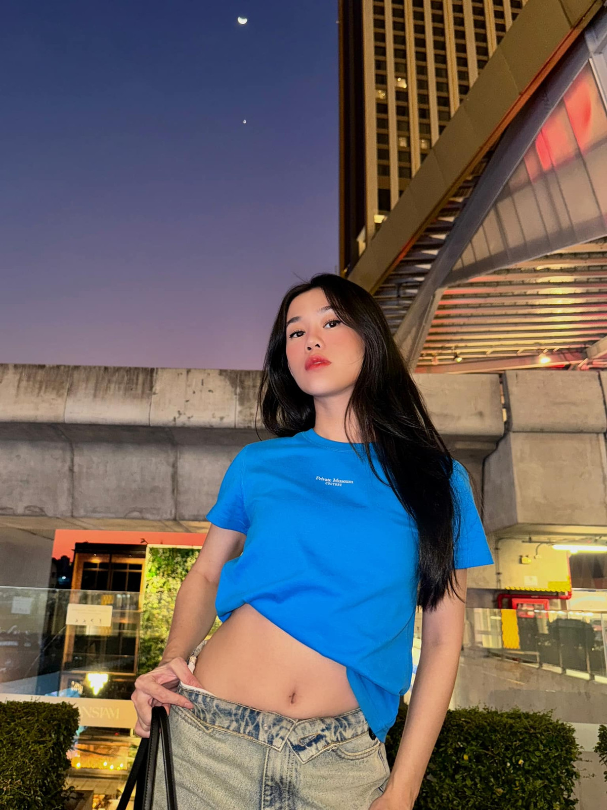 Ngọc Thảo chủ yếu check-in các nhà hàng sang trọng, đi du lịch đây đó cũng những người bạn thân thiết của mình. Còn lại khi rảnh, nàng cựu hot girl chỉ ở nhà, chăm sóc mèo và dành cho bản thân khoảng nghỉ ngơi, thư giãn.