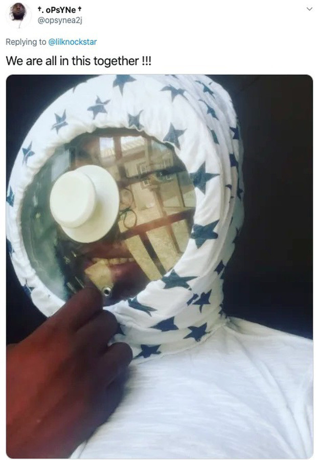 Mới đây, trên mạng xã hội còn lan truyền video cách làm khẩu trang bằng chính chiếc vung nồi. Điều này không sai đâu bởi chính vật dụng trong nhà bếp lại trở thành một chiếc khẩu trang có thể chống dịch.