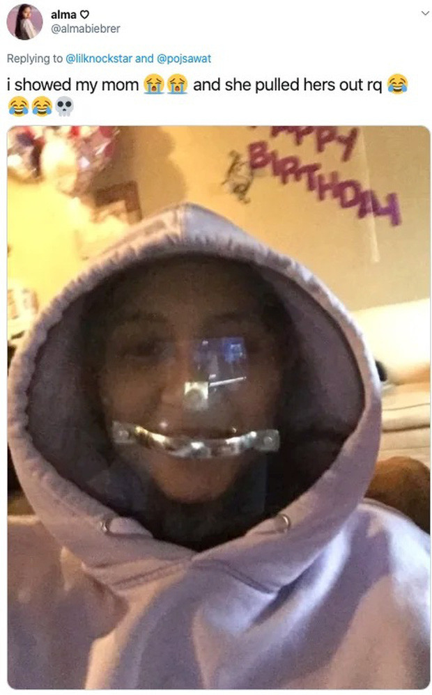 Mới nhìn qua, nhiều người đã tưởng tượng chiếc khẩu trang bá đạo này chẳng khác gì những chiếc mũ của các phi hành gia trên trạm vũ trụ.