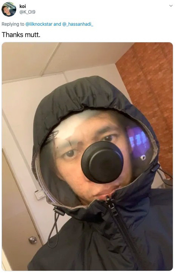 Theo đó, nhiều người dân ở các nước khan hiếm khẩu trang đã tận dụng những đồ như áo lót, bộ đồ hóa trang, thùng nước và nhiều thứ kỳ dị khác để làm khẩu trang, tự bảo vệ sức khỏe của mình trong mùa dịch COVID-19.