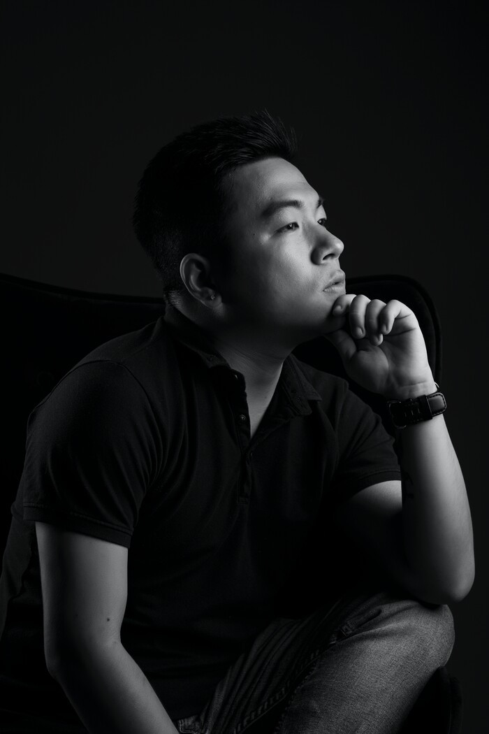 Đọc tác phẩm mới của Ngọc Thạch, nhiều người nhận ra rằng nhà văn trẻ này đã lấy chất liệu chính là từ trải nghiệm cá nhân, ghi lại năm tháng cô đơn vừa trải qua, nhất là sau cuộc tình tưởng chừng như viên mãn vừa đổ vỡ.