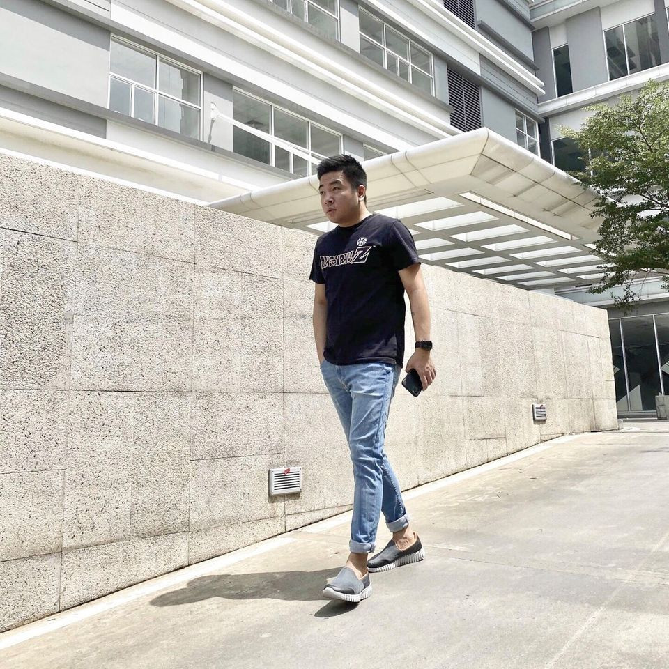 Ngọc Thạch cũng hé lộ thêm, Biên niên cô đơn sẽ là tản văn cuối cùng của mình. Trong suốt gần 10 năm qua, anh đã viết nhiều sách về nỗi buồn hay cô đơn và giờ phải thay đổi.