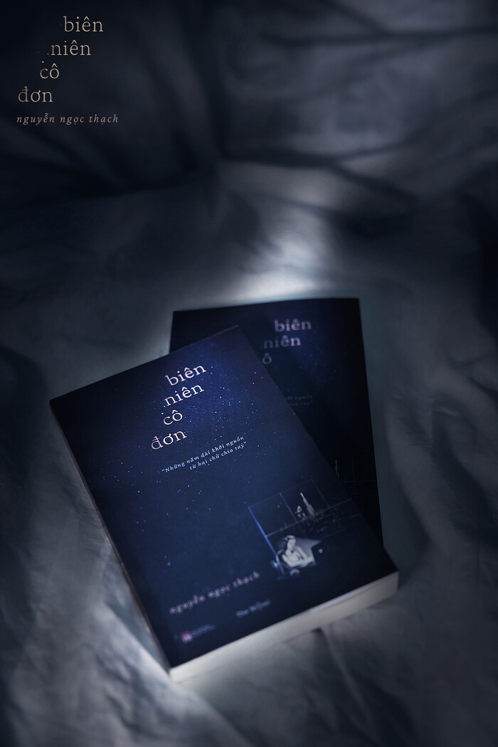 Tuy nhiên, ít ai biết rằng thời gian qua, nhà văn Ngọc Thạch lại bất ngờ "ở ẩn", ngừng việc sáng tác. Mãi mới đây, anh mới cho ra mắt các ấn phẩm mới mang tên "Biên niên cô đơn", kể lại những câu chuyện về những gì đã trải qua trong suốt thời gian ở ẩn.