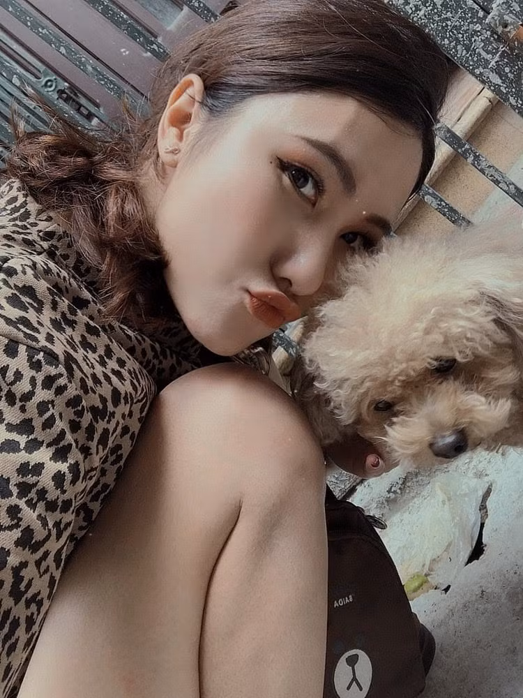 Bên cạnh việc đi bay, Ngọc Tuyết còn tham gia showbiz ở vai trò người mẫu. Cô đi diễn thời trang ở nhiều sàn runway, hay tham gia các sự kiện giải trí khác... Cuộc thi Hoa hậu Hoàn vũ Việt Nam giúp người đẹp quê Nam Định có nhiều cơ hội để làm nghệ thuật hơn.