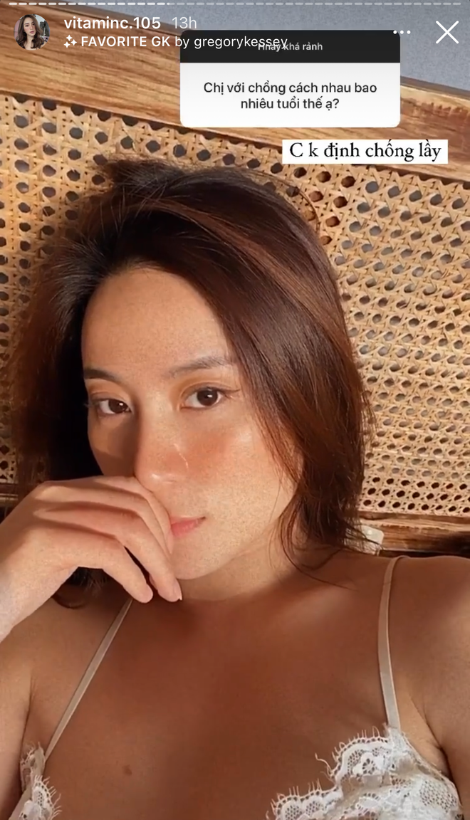 Cụ thể, khi được hỏi quyết định dừng lại với bố hai đứa bé có phải chuyện khó khăn không, Ngọc Anh đã trả lời: "Chị là kiểu hơi truyền thống, cổ điển, nghĩ cho người khác nữa. Nên thường chị sẽ cố hết sức cho đến khi cảm thấy mình không thể cố thêm được nữa.