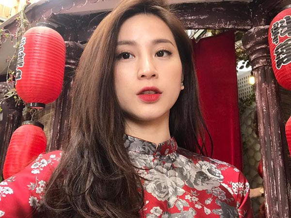 Tuy nhiên, có lẽ đây chỉ là câu nói đùa vì trước đó, Ngọc Anh từng để lộ "hint" đã có tình mới, yêu xa nhưng vẫn mặn nồng.