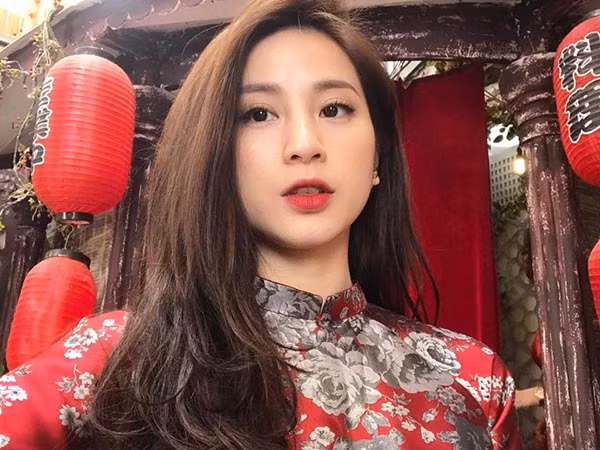 Tuy nhiên, có lẽ đây chỉ là câu nói đùa vì trước đó, Ngọc Anh từng để lộ "hint" đã có tình mới, yêu xa nhưng vẫn mặn nồng.