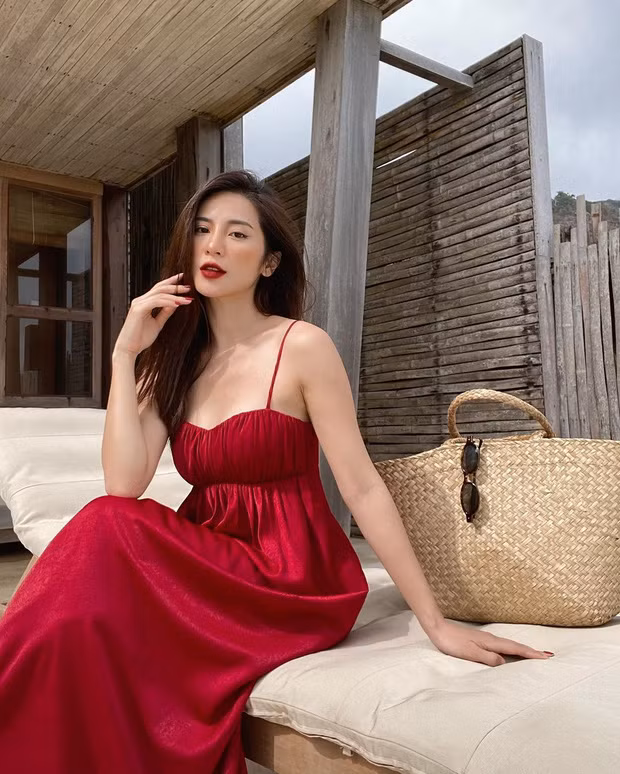  Ngọc Anh Audition là một trong những hot girl đời đầu đình đám. Dù không còn hoạt động nghệ thuật nhưng cô vẫn khiến dân tình phải thả tim mệt nghỉ với những bức ảnh khoe vẻ đẹp ngày càng quyến rũ, mặn mà.