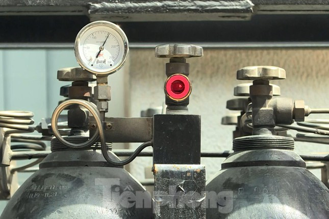 Để việc vận chuyển oxy đến các bệnh viện nhanh chóng và kịp thời, doanh nghiệp đề nghị sự hỗ trợ đường bộ từ chính quyền địa phương cũng như các trung tâm y tế, bệnh viện, khi xe vận chuyển phải có sự ưu tiên thủ tục giấy tờ, trước khi giao hàng để thời gian vận chuyển oxy từ nhà máy đến bệnh viện rút ngắn lại.