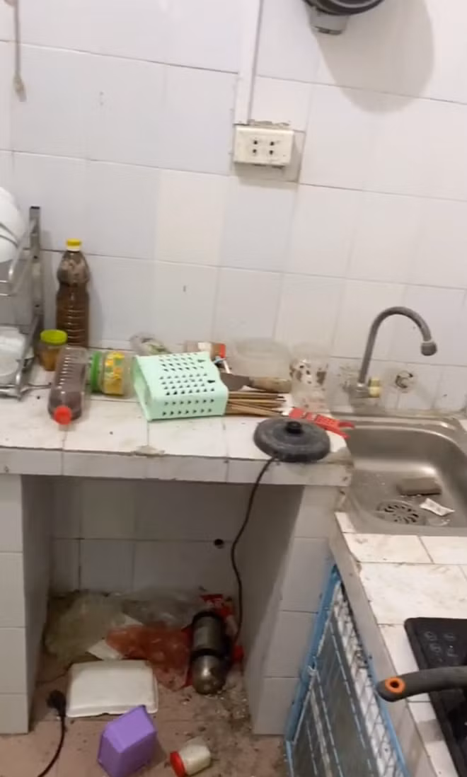 Ngoài ra Huy còn chia sẻ thêm với dân mạng rằng về nhà từ đợt nghỉ lễ 30/4 - 1/5.