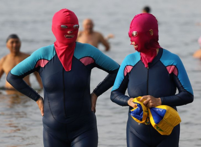 Nhìn chung, chỉ có phần mắt, mũi và miệng là được... thấy ánh mặt trời nên chị em sẽ yên tâm chẳng sợ đen da.