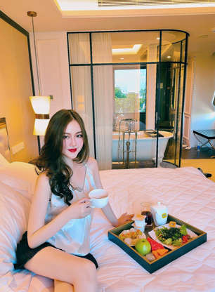 Thoại Nghi vẫn sắp xếp thời gian để học tập tại trường, đồng thời tham gia tập thể hình để giữ vóc dáng đẹp nhất và chuẩn bị trước các tình huống mà giám khảo có thể đặt ra.