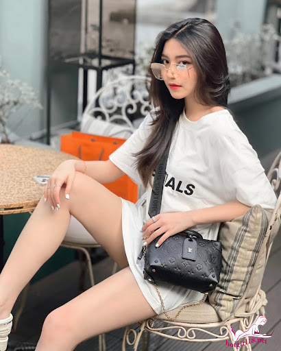 Mỗi lần đăng ảnh Bâu lại khiến chị em ghen tị với thân hình cùng nhan sắc đỉnh của chóp.