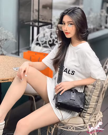 Mỗi lần đăng ảnh Bâu lại khiến chị em ghen tị với thân hình cùng nhan sắc đỉnh của chóp.