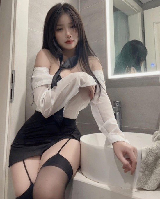 Trên một tờ báo có uy tín xứ Trung, Thùy Trang được dành nhiều lời có cánh, mô tả cô là "mang vẻ đẹp Á Đông" và "nguồn cảm hứng cho giới trẻ".