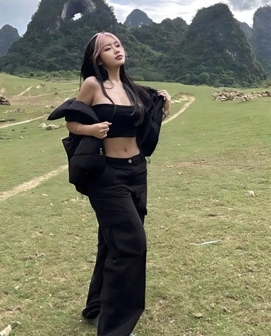 Với gương mặt đẹp, body "nuột", Thùy Trang không ngại thử nhiều phong cách thời trang khác nhau.