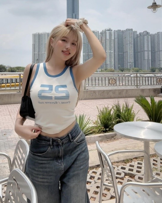 Thông tin ban đầu được biết, cô nàng được báo Trung nhắc tên đó là Nguyễn Thùy Trang, sinh năm 2005 đến từ Hà Nội.