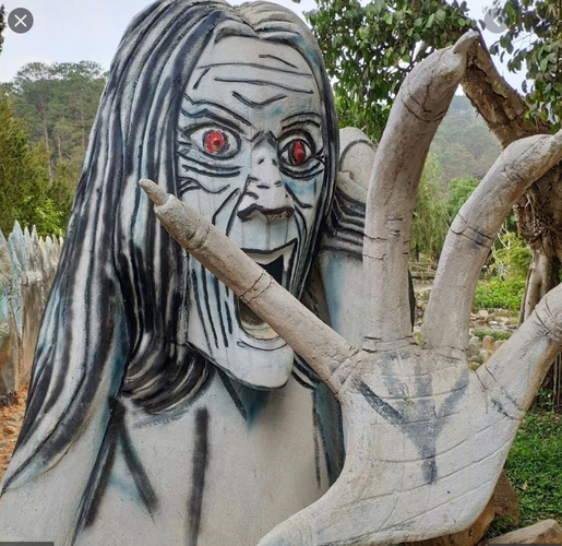 Ngay sau đó, đại diện khu du lịch Quỷ Núi cũng đã lên tiếng, khẳng định rằng những bức tượng phản cảm đó được chụp trong quá trình xây dựng, khi đó mọi thứ vẫn chưa được hoàn thiện.