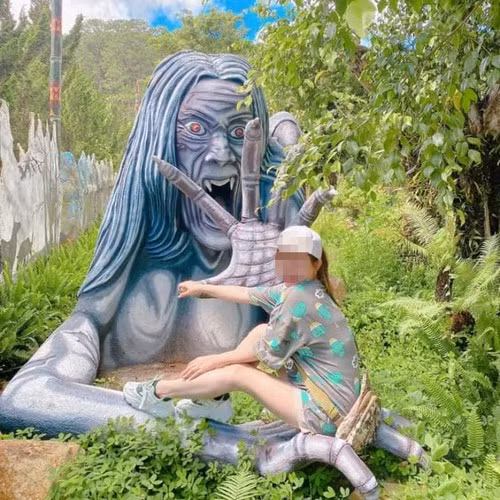 Sau khi được đăng tải lên mạng xã hội về việc những bức tượng được tạo hình phản cảm và rùng rợn, nhiều người đưa ra lời khuyên cho các bố mẹ cho con nhỏ đi chơi mà đến khu du lịch Đà Lạt này quả thực không nên bởi nó quá đáng sợ.