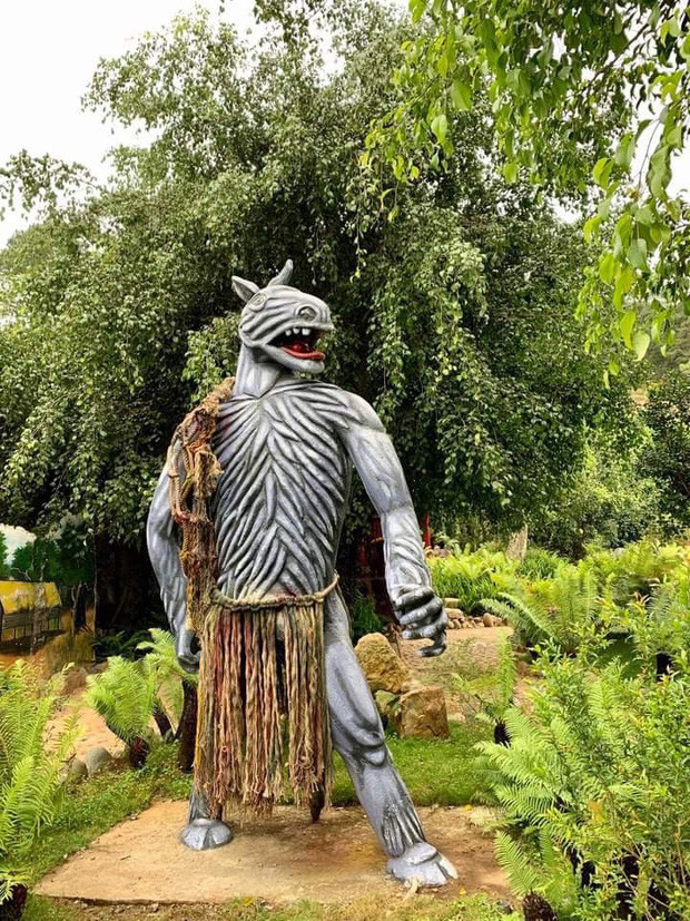 Bên cạnh đó, đại diện khu du lịch Quỷ Núi cũng cho biết thêm, sau khi bị phản ánh đã không còn những bức tượng bị cho là phản cảm nữa.