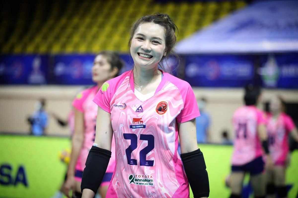 Đáng nói thời điểm đó, Bích Thủy tới đây đã lấy luôn suất chơi chính của Anongporn Promrat, hiện tại phụ công Việt Nam đã trở lại Việt Nam thi đấu cho Hóa chất Đức Giang Hà Nội.