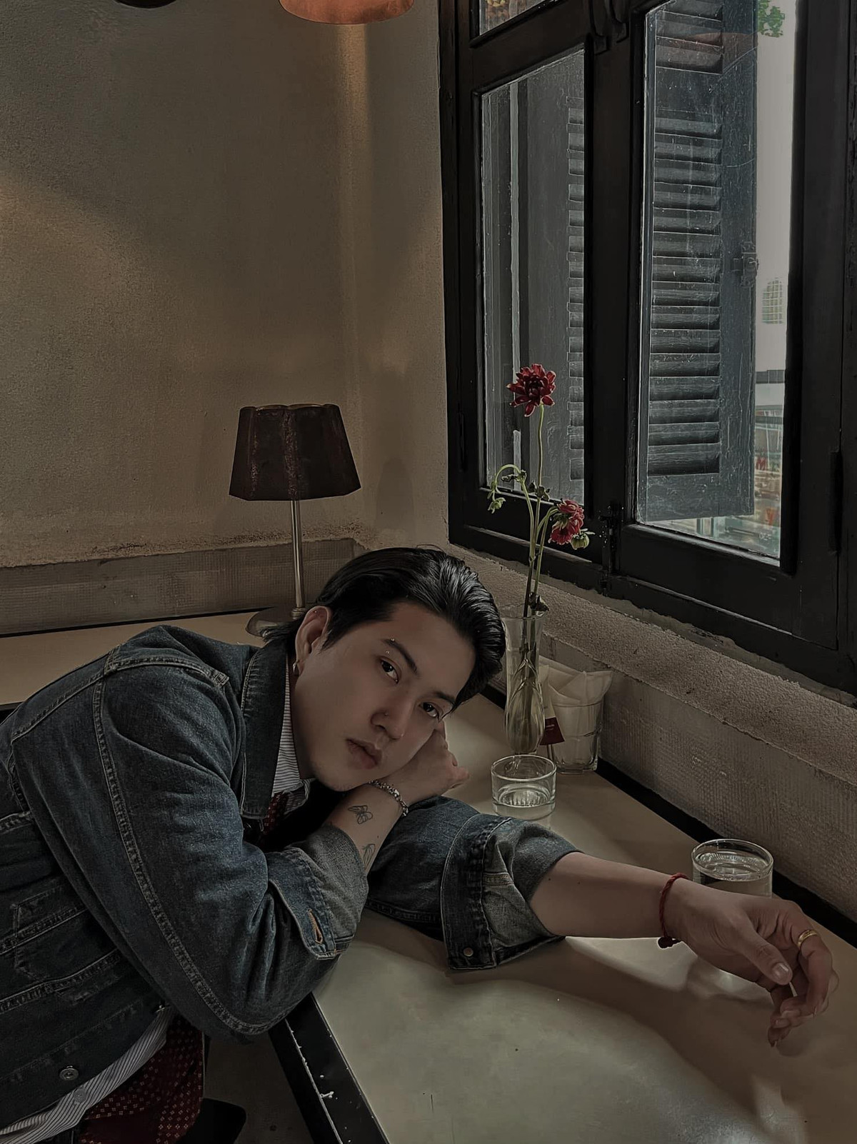 Đã có nhiều người đồng tình với nhận xét của hot TikToker. Đỉnh điểm câu chuyện là khi quán chè đã dán 1 thông báo với nội dung viết rằng miễn tiếp 3 TikToker là Võ Hà Linh, Nờ Ô Nô và Cô gái có râu.