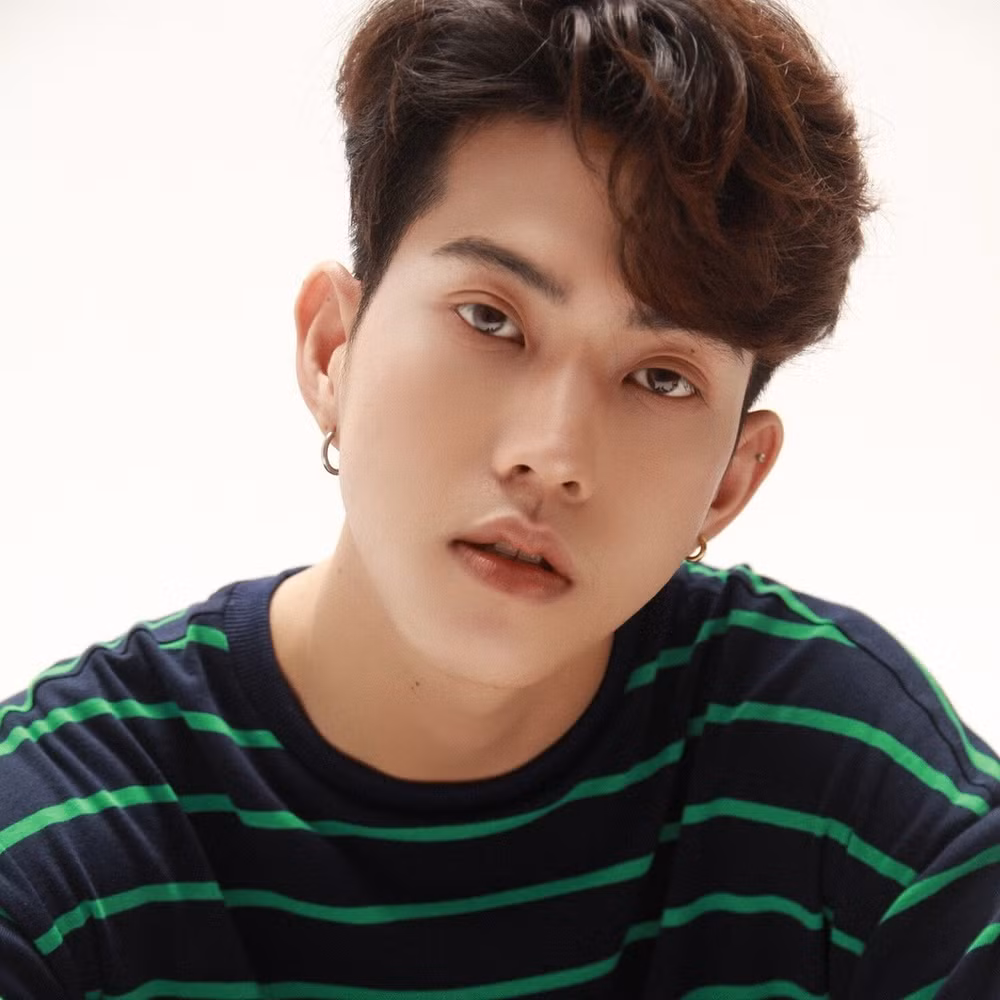 Dù nhiều ý kiến cho rằng đây là sâu đũa rơi ra từ các loại rau củ quả, anh chàng vẫn khăng khăng nhắc quán chú ý đến vệ sinh an toàn thực phẩm. Sau đó, chính chủ quán - Ty Thy cũng đã có một video đáp trả và phản biện lại thông tin này.