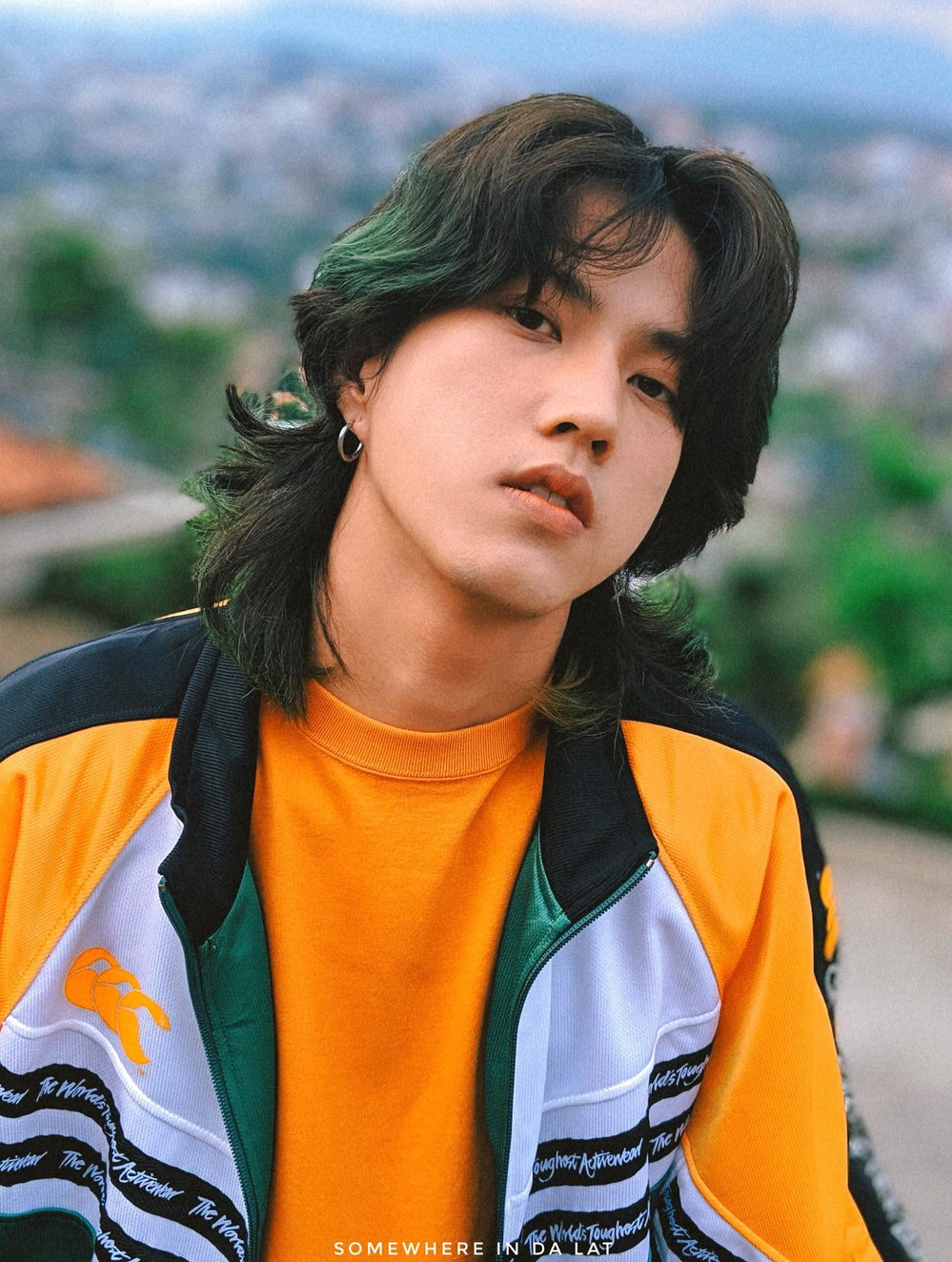 Nờ Ô Nô vốn có công việc là bán vé máy bay giá rẻ. Những clip đầu tiên trên TikTok của anh chàng vốn chỉ là những video bắt trend hay thể hiện style thời trang cùng chia sẻ về cuộc sống thường nhật của mình. Đây cũng là giai đoạn mà chàng trai quê Kiên Giang này nhận được nhiều lời khen ngợi vì ngoại hình điển trai và tính cách thân thiện.